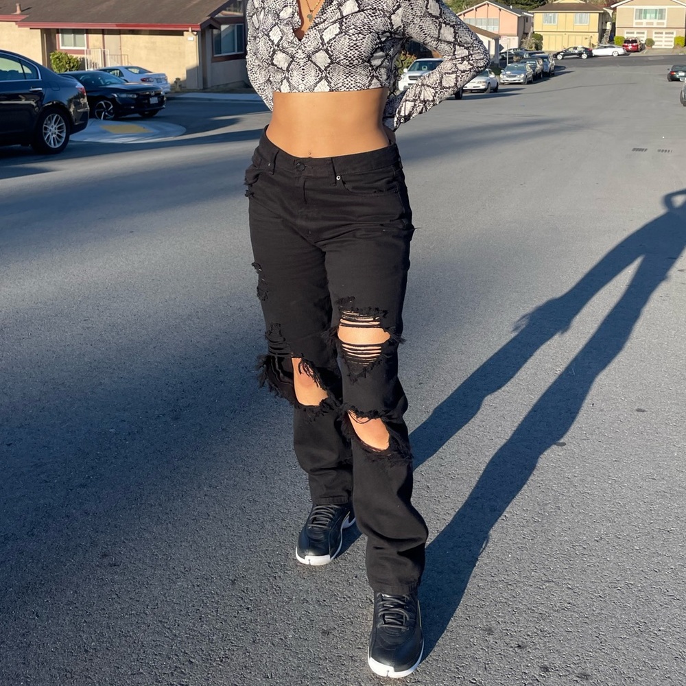 JBD label Ripped boyfriend pants ✨
